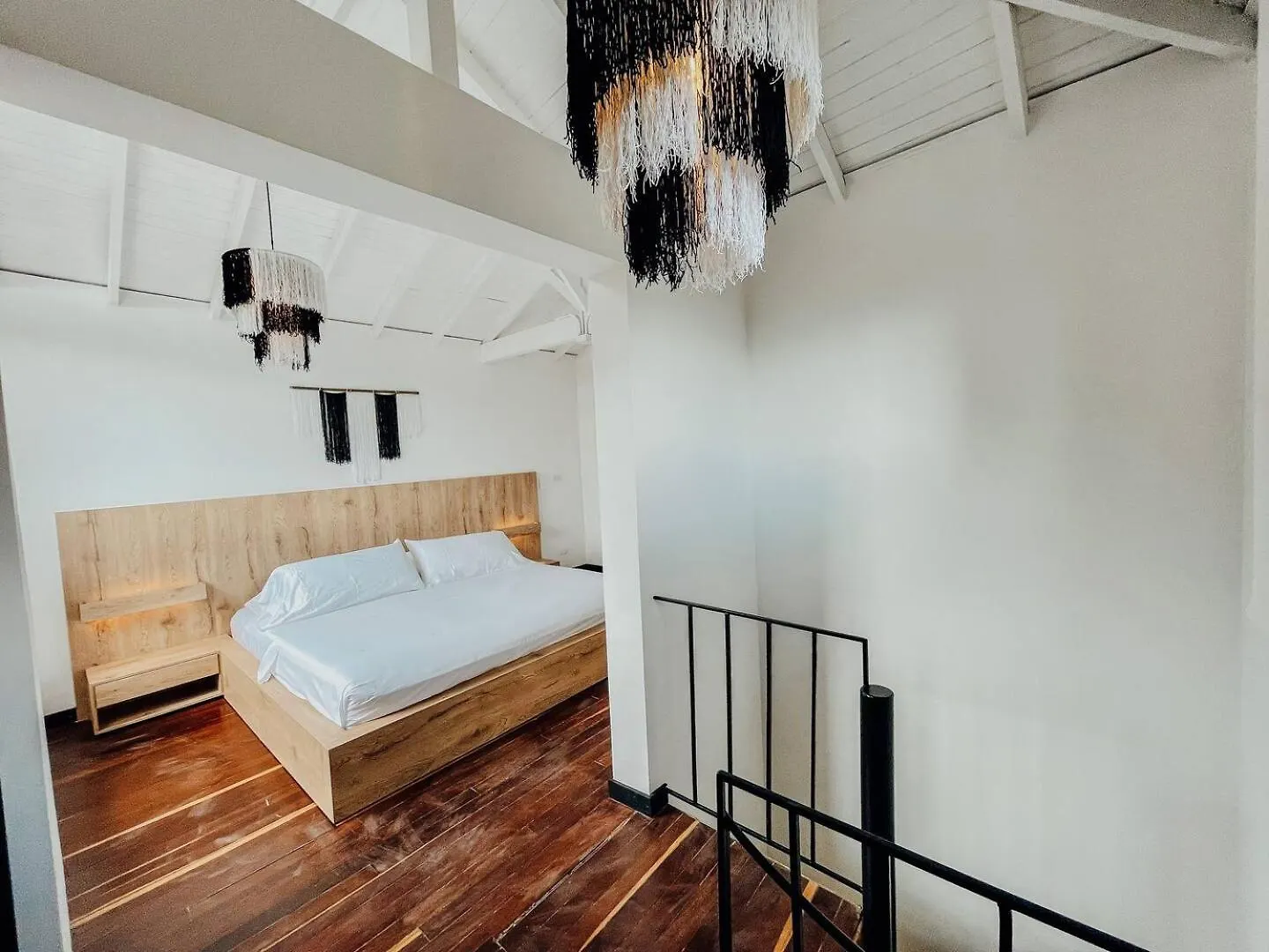 Japandi Style House 3 Bedroom & Bathtub Medellin Colombia