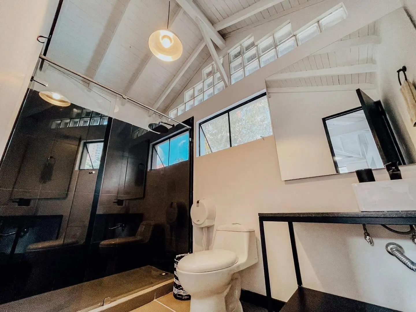 Japandi Style House 3 Bedroom & Bathtub Medellin Colombia