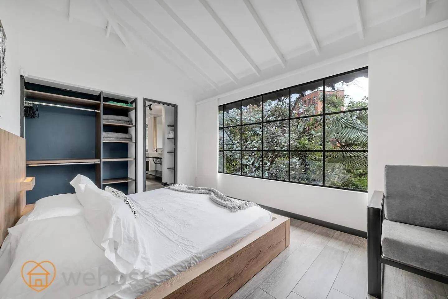 Japandi Style House 3 Bedroom & Bathtub Medellin