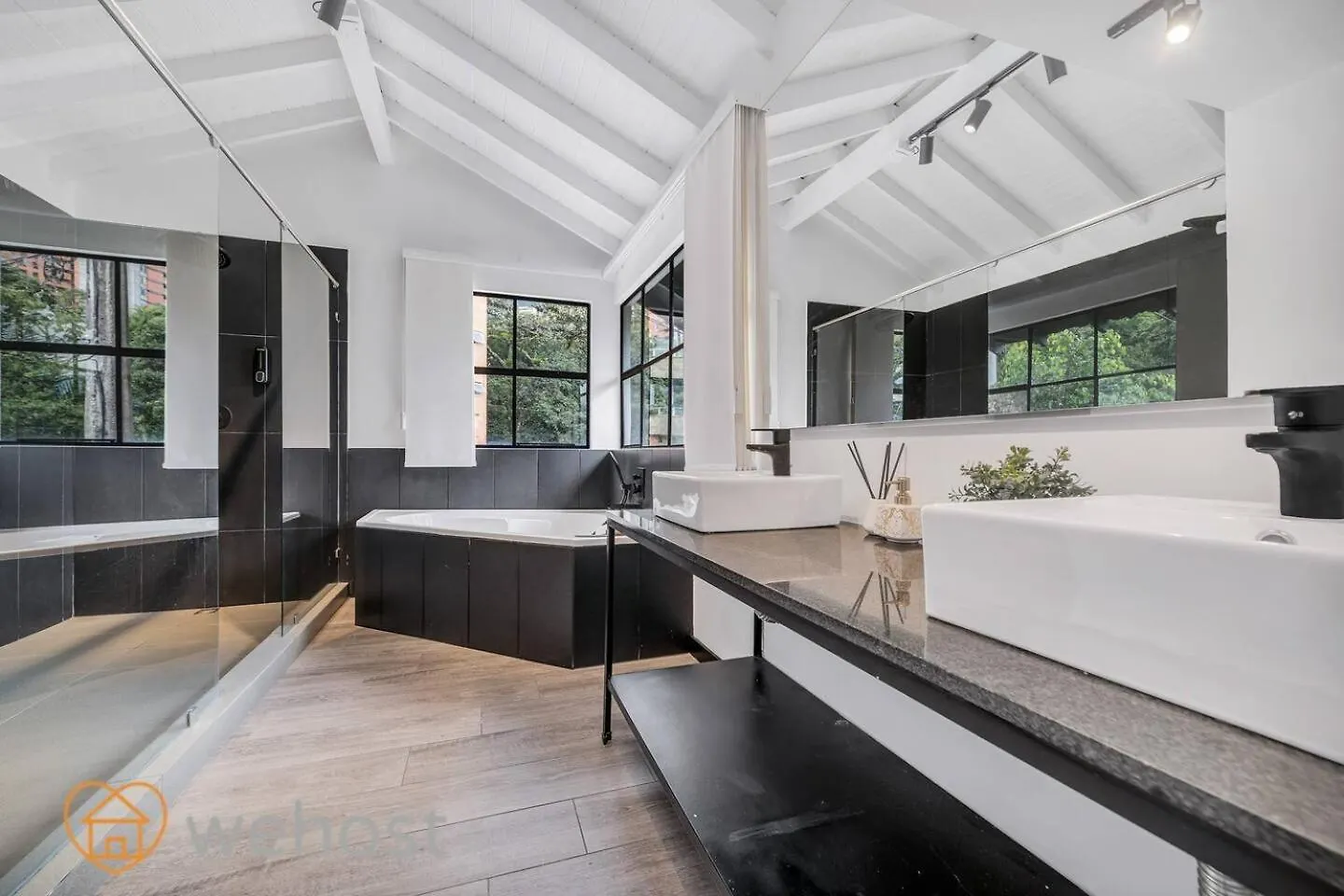 Japandi Style House 3 Bedroom & Bathtub Medellin