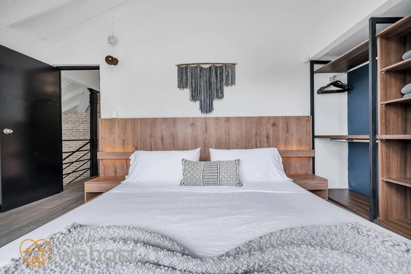 Japandi Style House 3 Bedroom & Bathtub Medellin