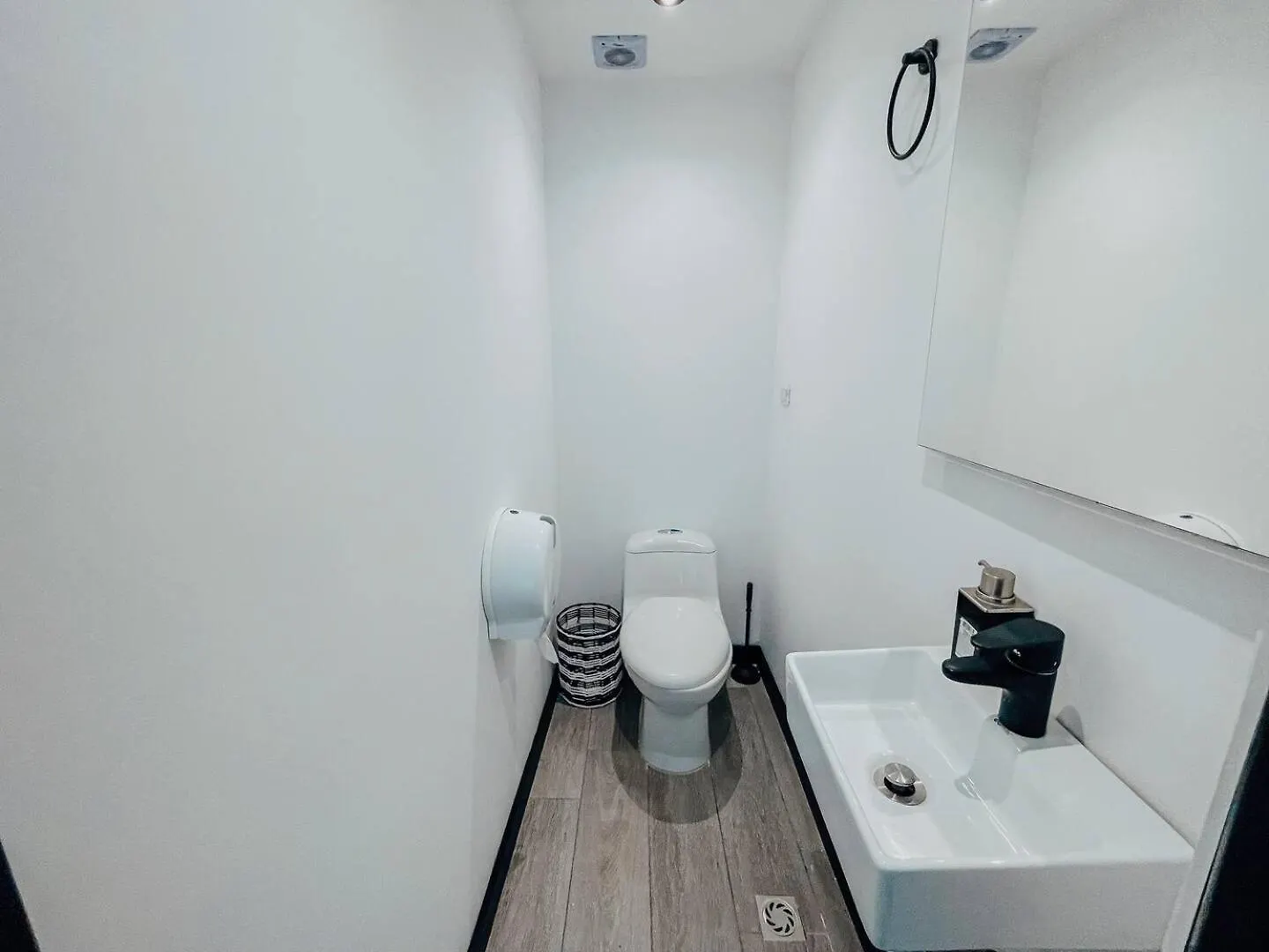 Japandi Style House 3 Bedroom & Bathtub Medellin Apartment