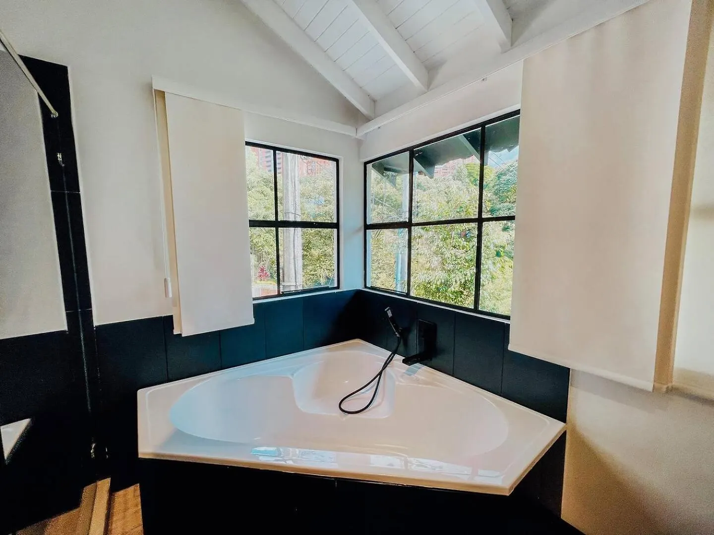 Japandi Style House 3 Bedroom & Bathtub Medellin 0*,
