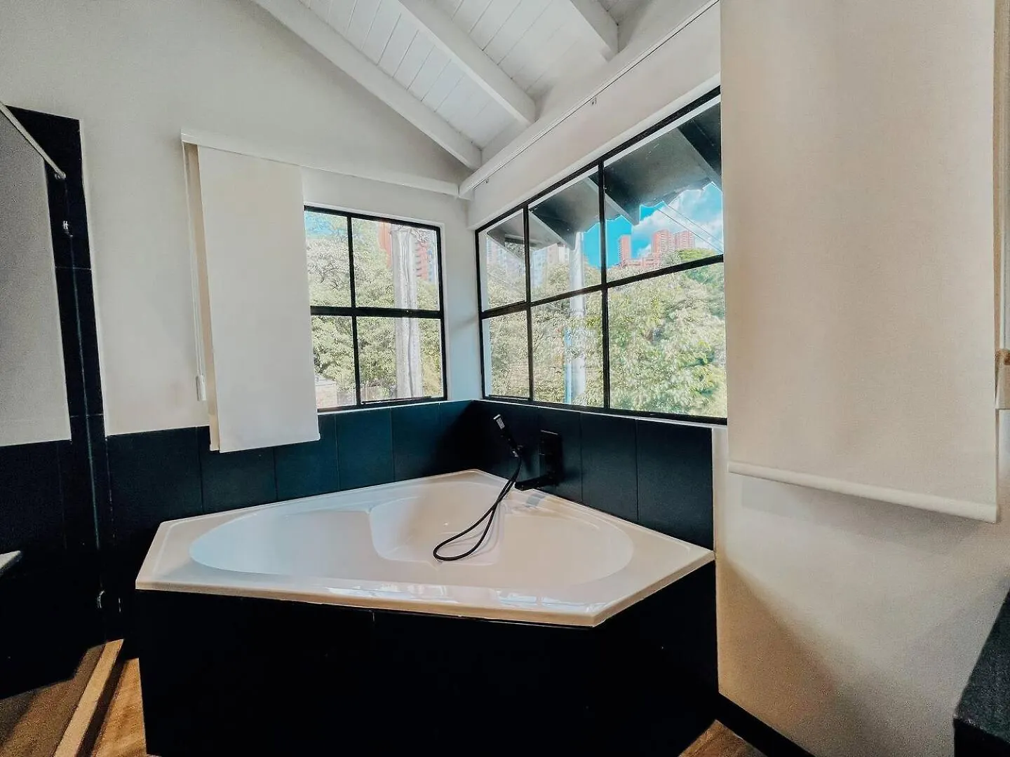 Apartment Japandi Style House 3 Bedroom & Bathtub Medellin