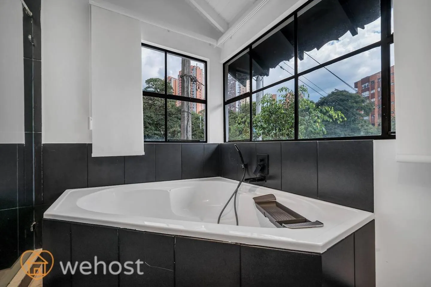 Japandi Style House 3 Bedroom & Bathtub Medellin